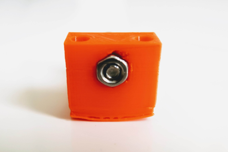 Zvedání rohů z podložky - tzv. Warping